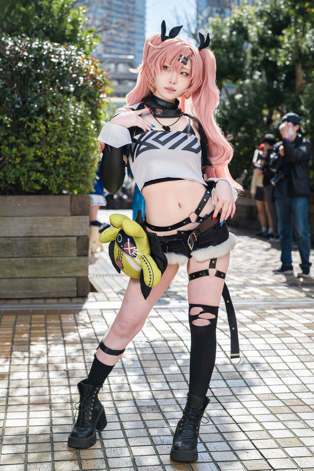 绝区零Narita妮可·德玛拉COS，性感与狡黠并存的春日惊艳