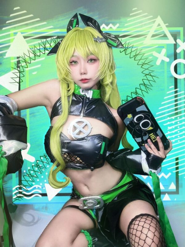 崩坏3梅比乌斯COS：泰国Coser Aiya用魅惑与智慧征服粉丝