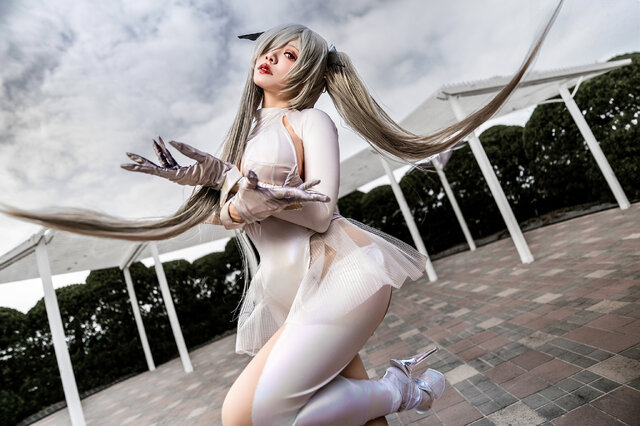 Hiyokko胜利女神COS：完美再现妮姬灰姑娘的性感与优雅