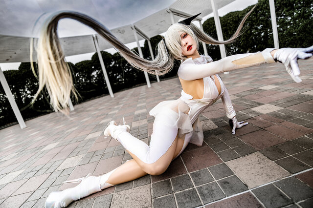 Hiyokko胜利女神COS：完美再现妮姬灰姑娘的性感与优雅