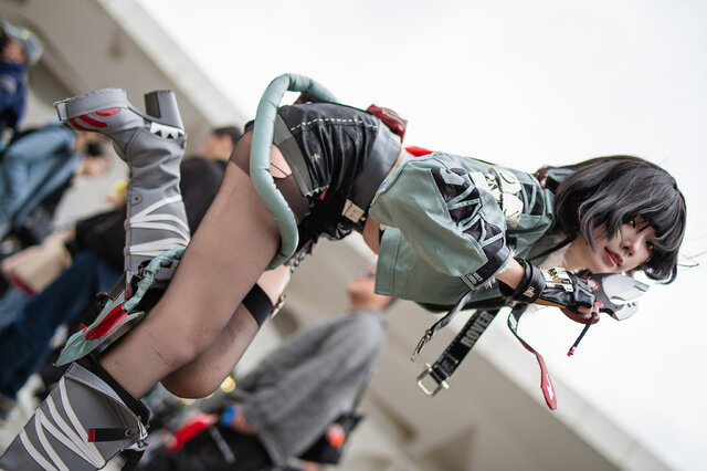 简·杜现身台北FF！Momi Shimohi高还原cos绝区零S级女神