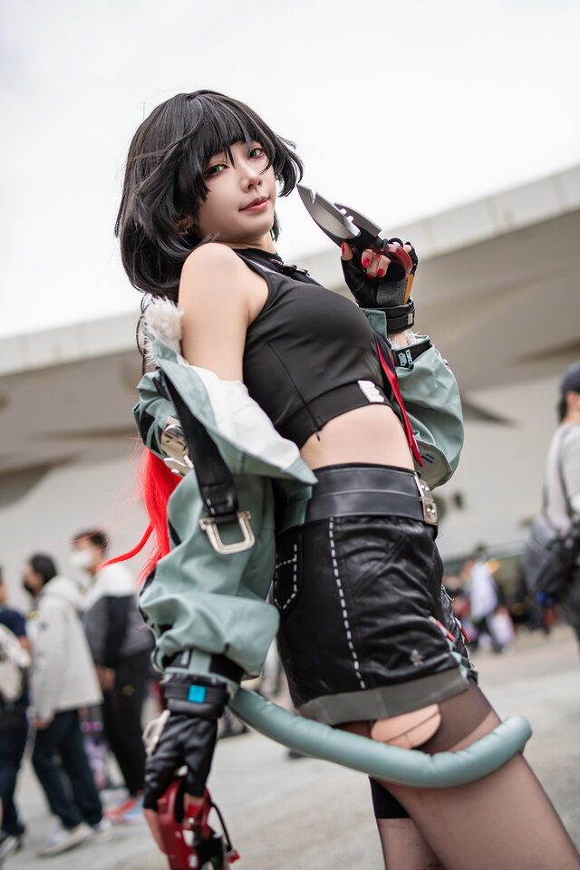简·杜现身台北FF！Momi Shimohi高还原cos绝区零S级女神
