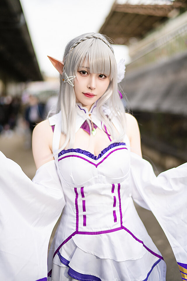 银发半精灵的纯爱降临:NouTei艾米莉亚COS迷倒台北FF! 银发半精灵的纯爱降临:NouTei艾米莉亚COS迷倒台北FF!