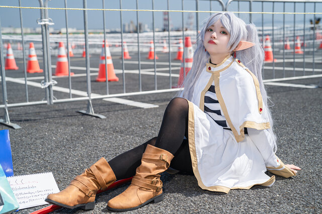 葬送的芙莉莲COS：九重くく惊艳再现芙莉莲的孤寂与温柔