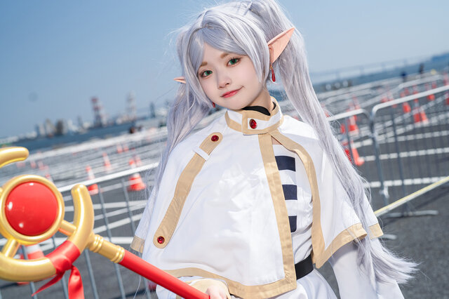 葬送的芙莉莲COS：九重くく惊艳再现芙莉莲的孤寂与温柔