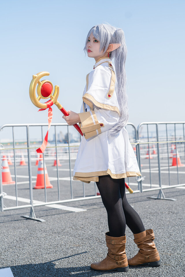 葬送的芙莉莲COS：九重くく惊艳再现芙莉莲的孤寂与温柔