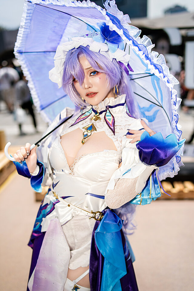 周荀DenKa鸣潮·坎特蕾拉COS:高冷毒药家主美到让人窒息 周荀DenKa鸣潮·坎特蕾拉COS:高冷毒药家主美到让人窒息