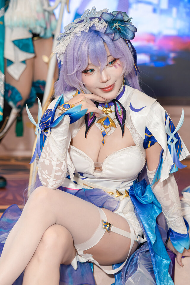 切切キリコ演绎鸣潮·坎特蕾拉：美艳与危险并存的COS盛宴