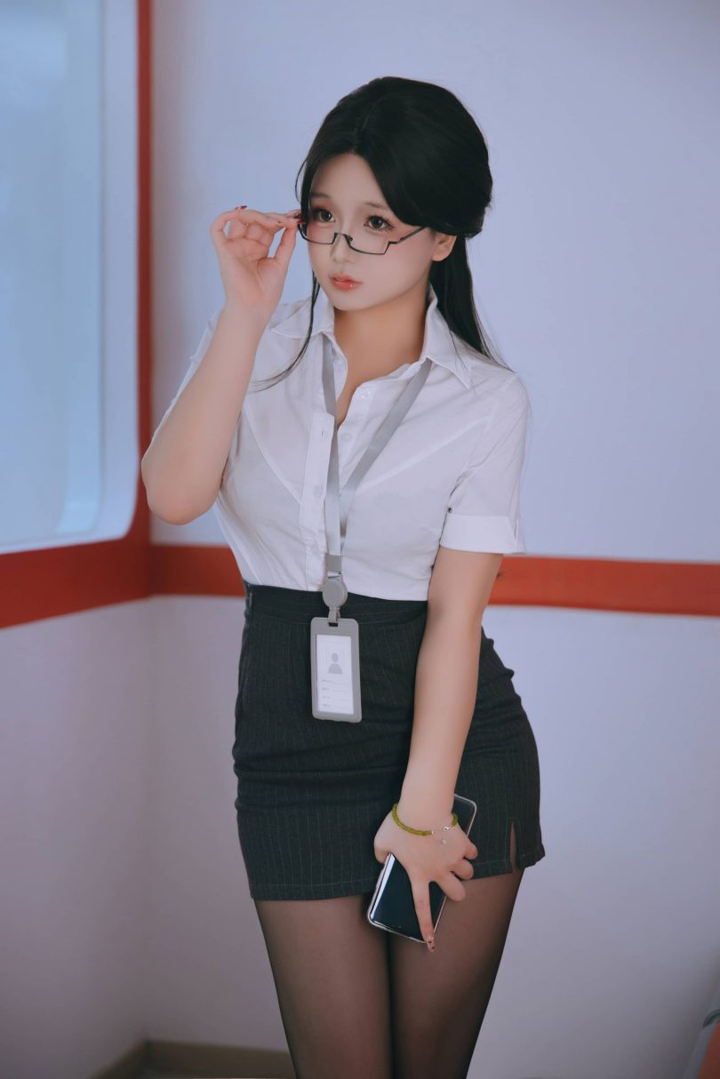 日奈娇cos地铁OL|椎名莜(日奈娇)_制服诱惑·地铁OLcos[287P8V-3.40GB]