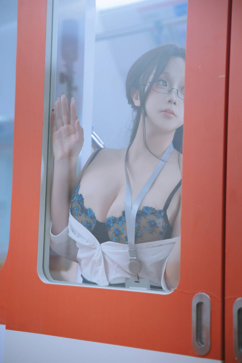 日奈娇cos地铁OL|椎名莜(日奈娇)_制服诱惑·地铁OLcos[287P8V-3.40GB]