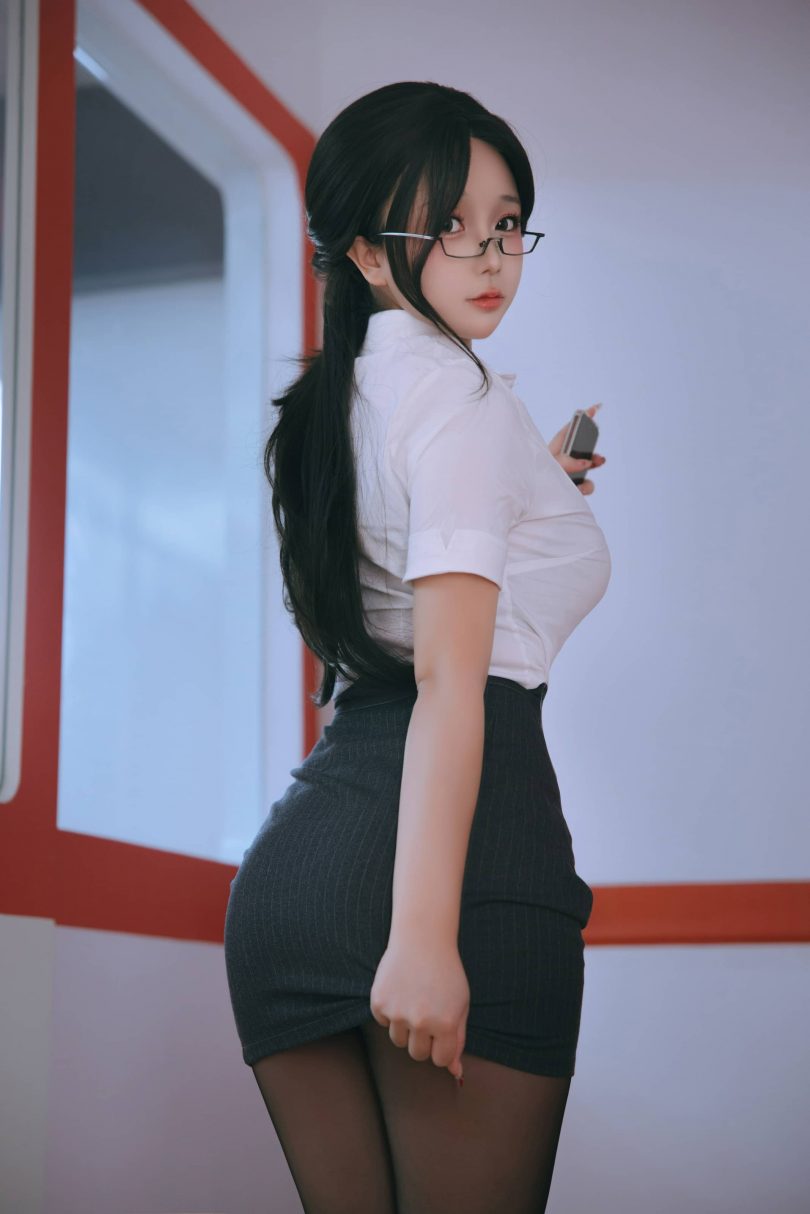 日奈娇cos地铁OL|椎名莜(日奈娇)_制服诱惑·地铁OLcos[287P8V-3.40GB]