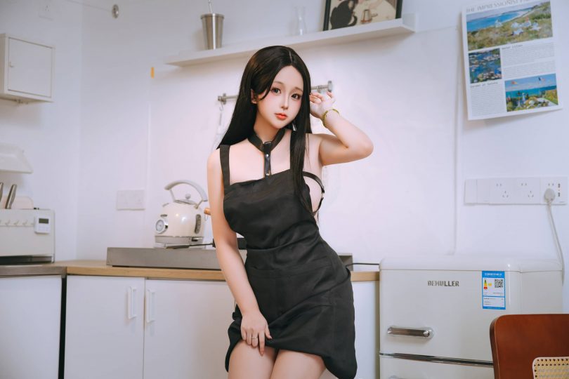 日奈娇cos嫂子|椎名莜(日奈娇)_嫂子·围裙包臀裙cos[230P6V-2.04GB]