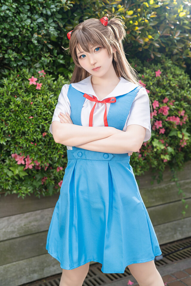 池袋阳光城的COS盛宴：安娜乌萨吉完美演绎柔情少女明日香