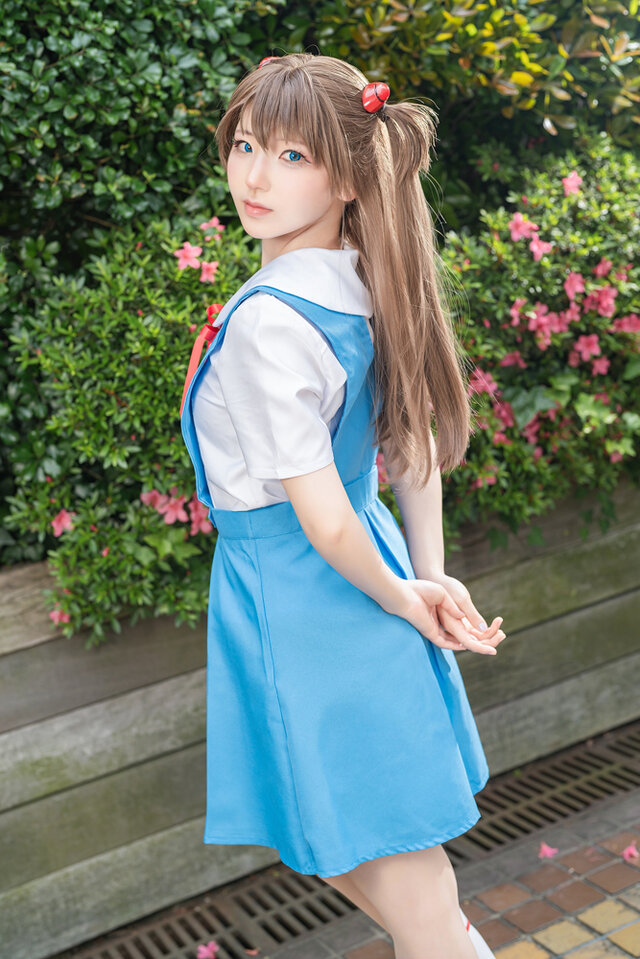 池袋阳光城的COS盛宴：安娜乌萨吉完美演绎柔情少女明日香