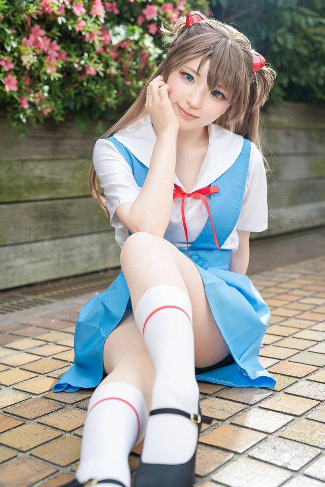 池袋阳光城的COS盛宴：安娜乌萨吉完美演绎柔情少女明日香