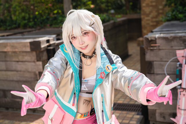 春日阳光下的狂野美：花海音うみ的豺狼cos震撼池袋阳光城