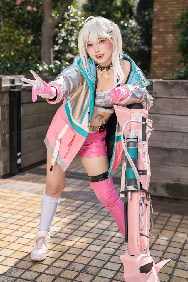 春日阳光下的狂野美：花海音うみ的豺狼cos震撼池袋阳光城