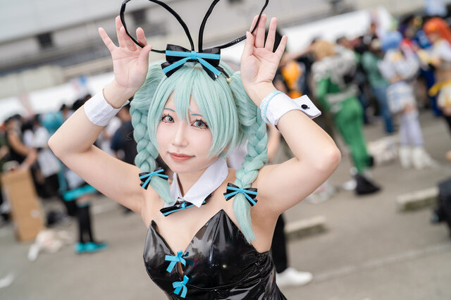 兔女郎初音未来COS:Ciara在日本桥街头节带来的创意突破 兔女郎初音未来COS:Ciara在日本桥街头节带来的创意突破