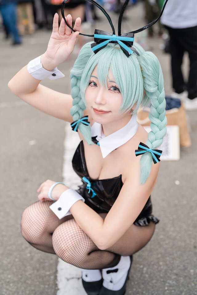 兔女郎初音未来COS:Ciara在日本桥街头节带来的创意突破 兔女郎初音未来COS:Ciara在日本桥街头节带来的创意突破