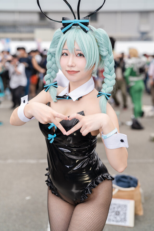 兔女郎初音未来COS:Ciara在日本桥街头节带来的创意突破 兔女郎初音未来COS:Ciara在日本桥街头节带来的创意突破