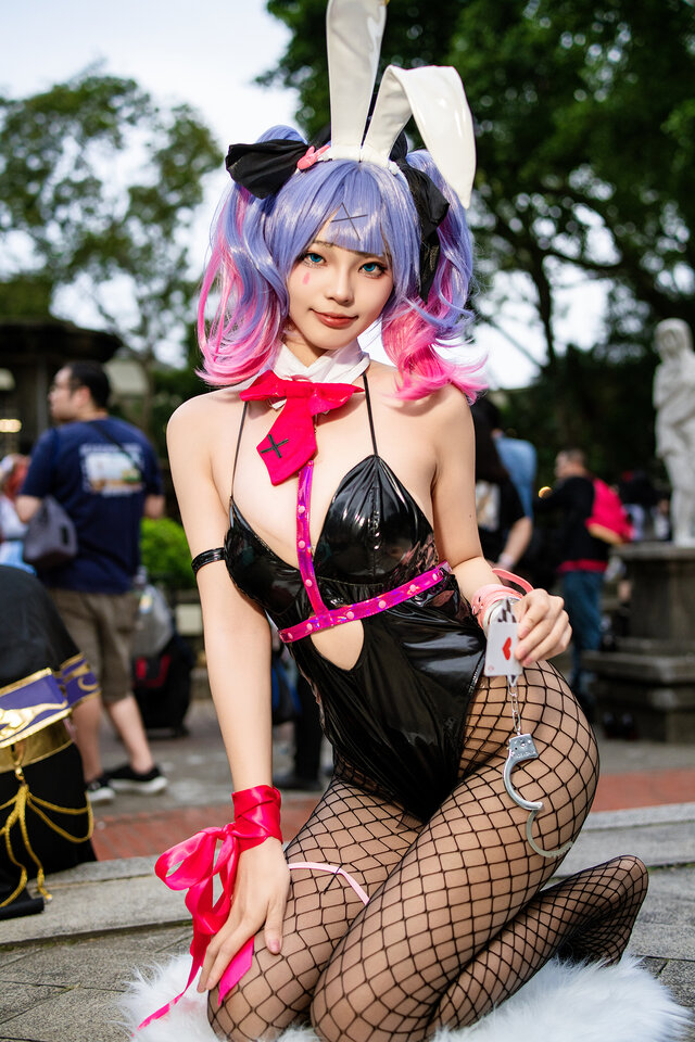 御前映雪初音未来COS：兔女郎虚拟歌手性感与可爱暴击全场
