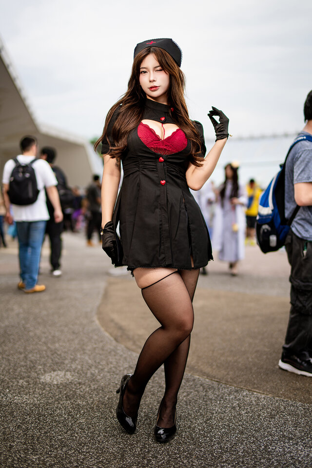 性感与禁欲的完美平衡：Fish鱼黑色护士cos惊艳出圈谁顶得住