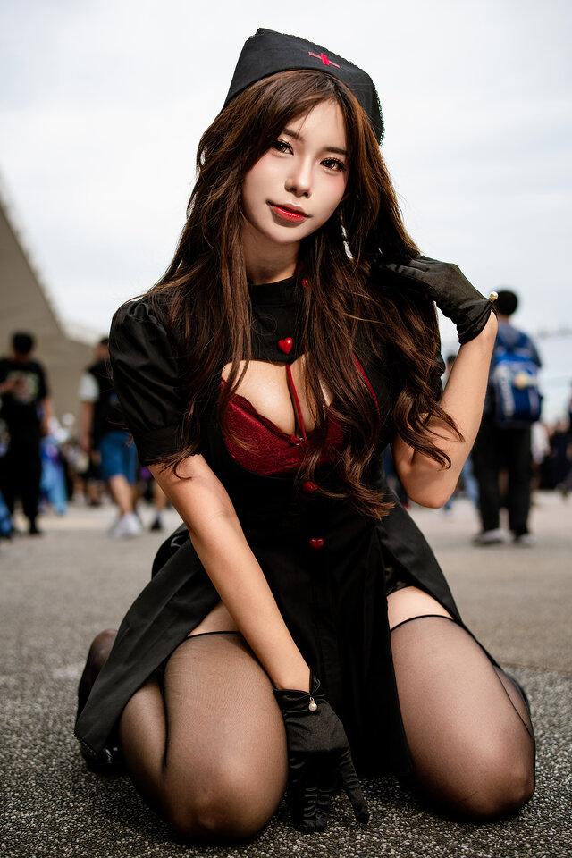 性感与禁欲的完美平衡：Fish鱼黑色护士cos惊艳出圈谁顶得住