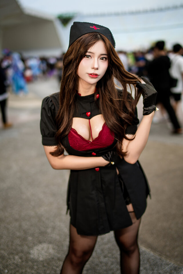 性感与禁欲的完美平衡：Fish鱼黑色护士cos惊艳出圈谁顶得住