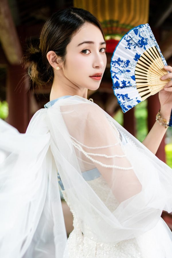 Coser伊登Idun旗袍新诠释：古典端庄与现代性感的惊艳邂逅