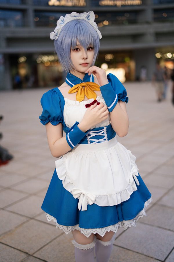 台北Acosta!现冷艳女仆绫波丽COS：芊Qian反差萌造型引围观