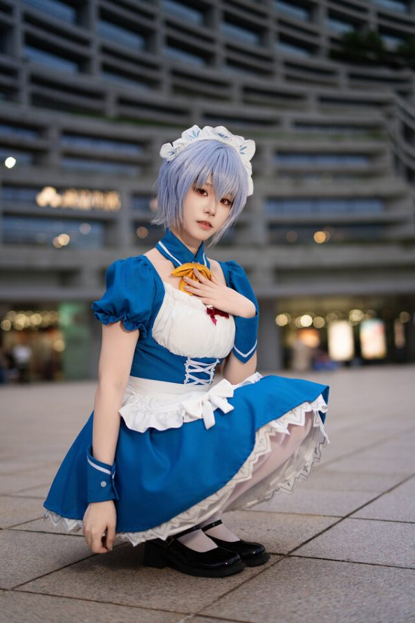 台北Acosta!现冷艳女仆绫波丽COS：芊Qian反差萌造型引围观