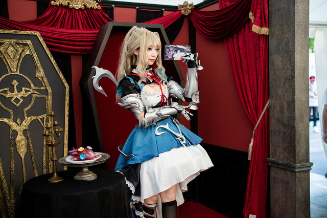 月之子现身秋叶原，伊织萌艾米cos带你走进“银与绯”世界