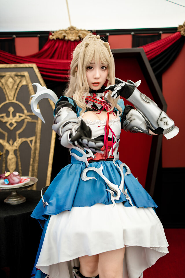 月之子现身秋叶原，伊织萌艾米cos带你走进“银与绯”世界