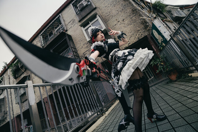 小楠Konan绝区零艾莲·乔COS：鲨鱼女仆的冰冷美学与热情