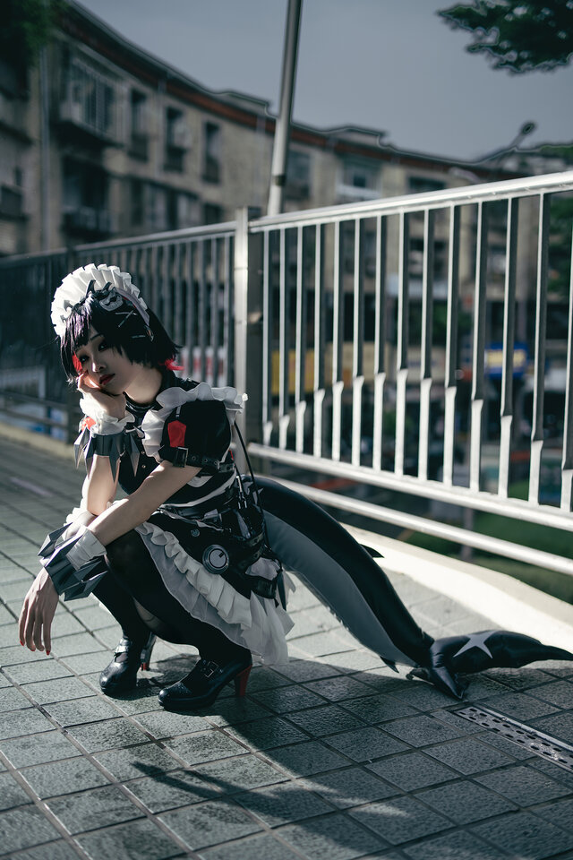 小楠Konan绝区零艾莲·乔COS：鲨鱼女仆的冰冷美学与热情