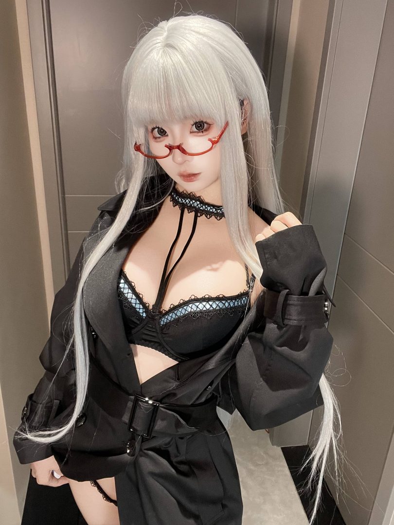 蠢沫沫彼女cos|蠢沫沫_黑色大衣+比基尼·彼女cos[134P2V-592MB]