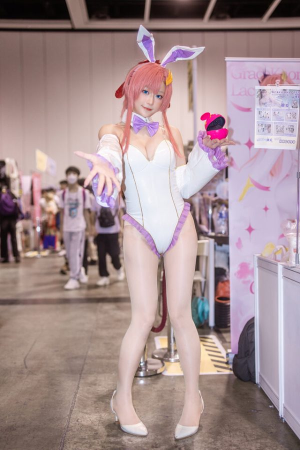 甜美与坚韧并重:格蕾丝·薰W演绎拉克丝·克莱茵兔女郎COS 甜美与坚韧并重:格蕾丝·薰W演绎拉克丝·克莱茵兔女郎COS