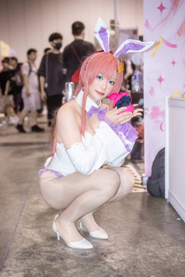 甜美与坚韧并重:格蕾丝·薰W演绎拉克丝·克莱茵兔女郎COS 甜美与坚韧并重:格蕾丝·薰W演绎拉克丝·克莱茵兔女郎COS