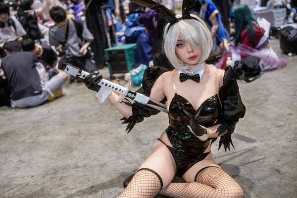 兔耳加战斗感：HANA的兔女郎版尤尔哈2Bcos惊艳ACGHK2025