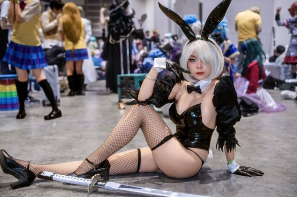 兔耳加战斗感：HANA的兔女郎版尤尔哈2Bcos惊艳ACGHK2025