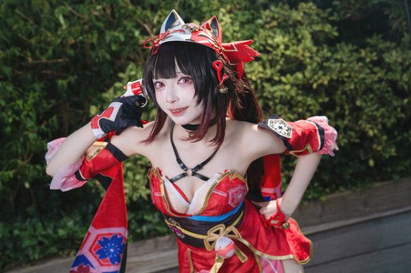 30度高温下的惊艳亮相：Teteno完美的崩坏星穹铁道花火COS