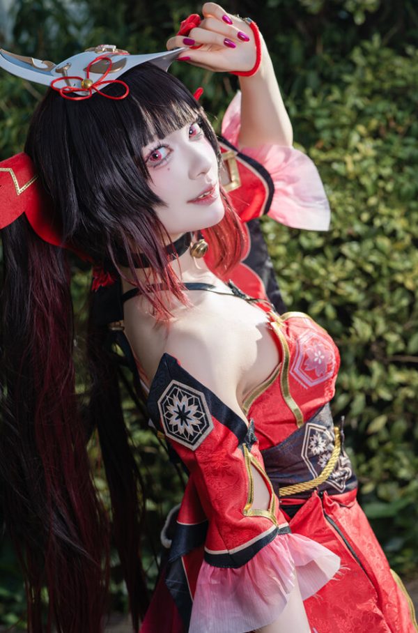 30度高温下的惊艳亮相：Teteno完美的崩坏星穹铁道花火COS