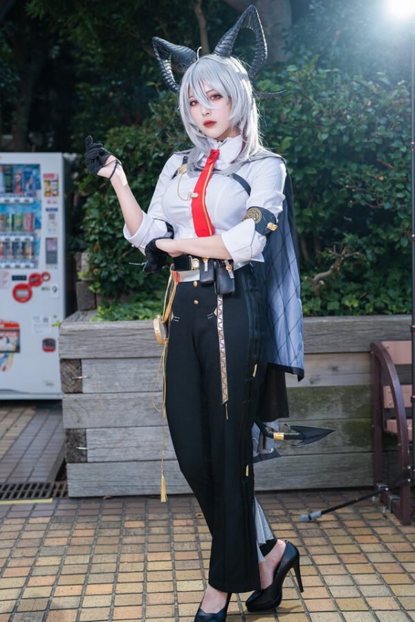 鲁拉Rura鸣潮·赞妮COS：性感干练的金融精英气场扑面而来