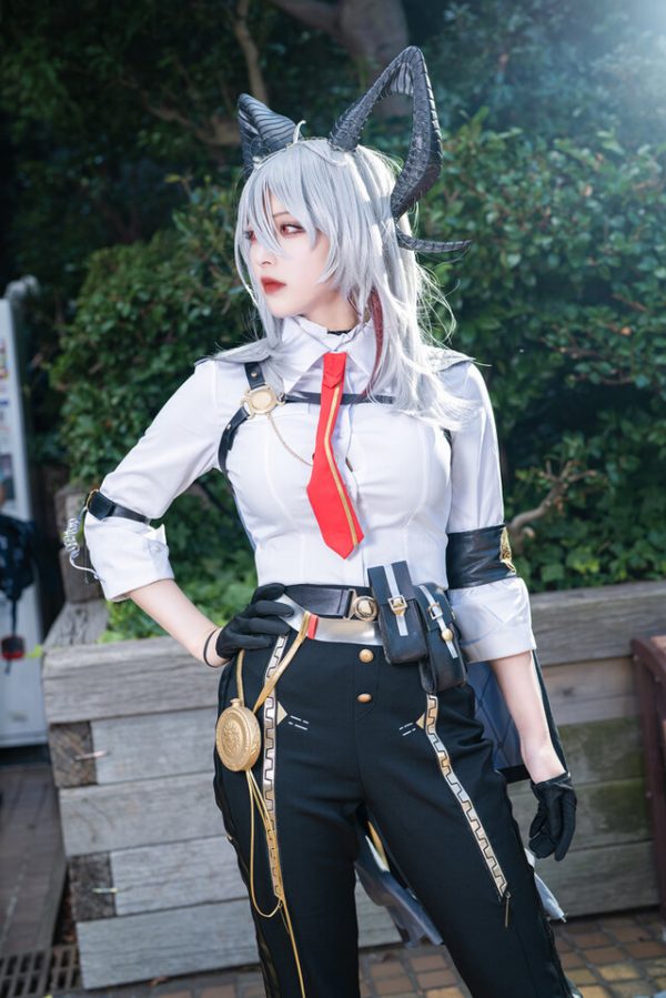 鲁拉Rura鸣潮·赞妮COS：性感干练的金融精英气场扑面而来