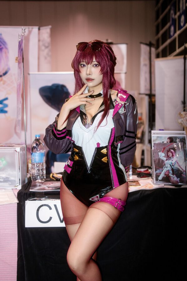葵Aoi崩坏星穹铁道·卡芙卡COS：引爆2025香港动漫游戏节现场