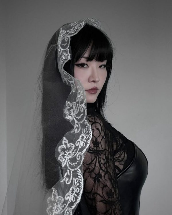 坂本日常冷艳刺客的魅力觉醒：Dystorra完美诠释性感大佛COS