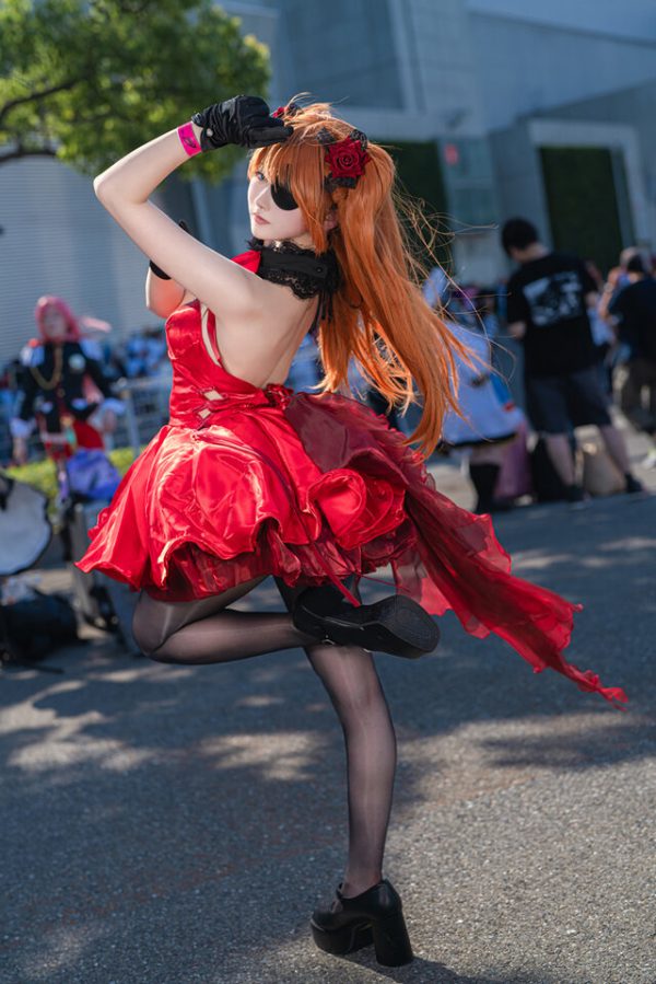 红发少女的魅力重生:myu_myu在Comiket106上的明日香COS 红发少女的魅力重生:myu_myu在Comiket106上的明日香COS