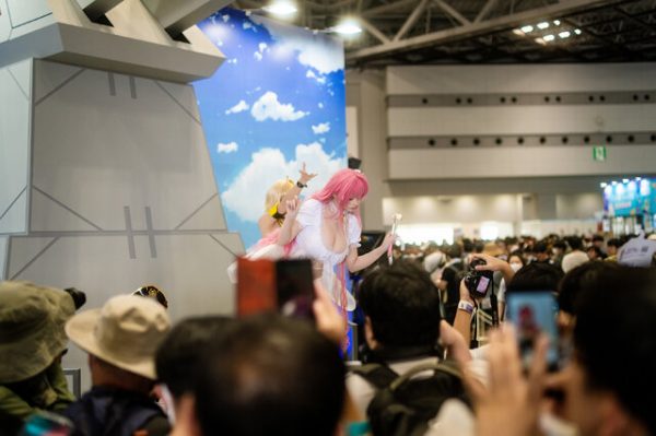 胜利女神降临：菌烨takoCOS妮姬桃乐丝引爆Comic Market106