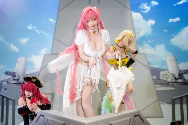 胜利女神降临：菌烨takoCOS妮姬桃乐丝引爆Comic Market106