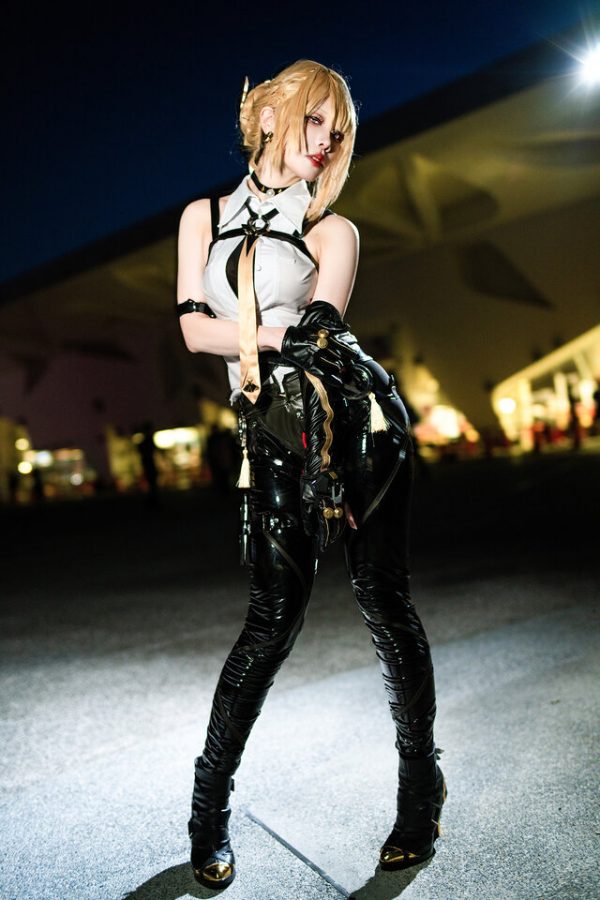 Hiyokko的绝区零·伊芙琳COS惊艳FF45，冷艳女强人成全场焦点